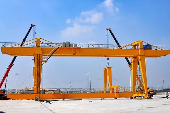 หน่วยงานหนัก Double Bearder Gantry Crane โพลียูเรเทน Buffer 0-30 M/Min ความเร็วของรถเข็น