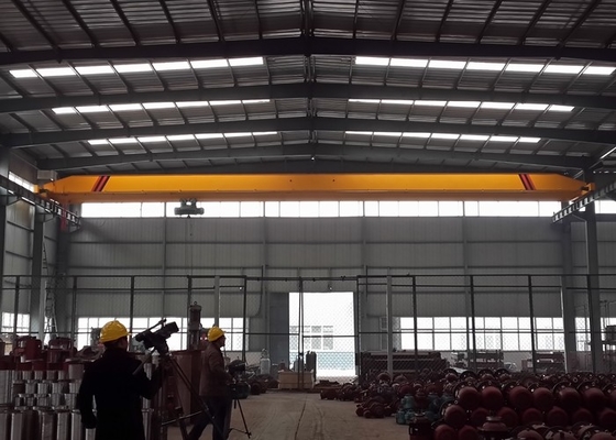 ช่วง 7.5-31.5m เครนสะพาน 20 ตัน Single Beam EOT Crane 8m / Min ความเร็วในการยก