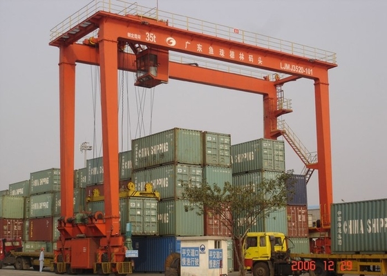 ODM A6 Port Container Crane 15.4M-18.2M ยกคอนเทนเนอร์โครงสำหรับตั้งสิ่งของเครนพร้อม Spreader