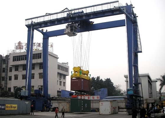 ODM A6 Port Container Crane 15.4M-18.2M ยกคอนเทนเนอร์โครงสำหรับตั้งสิ่งของเครนพร้อม Spreader