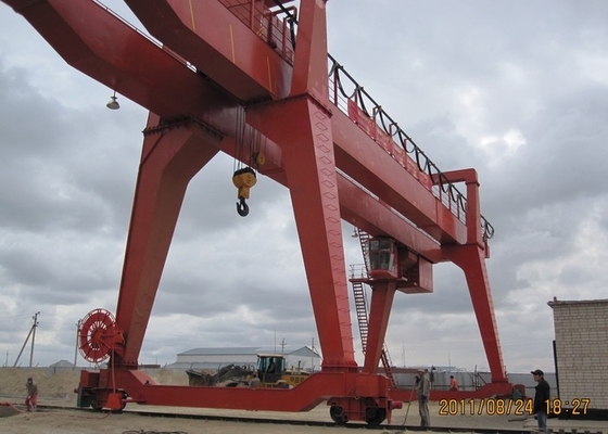 เครนขาสูงติดรางไฟฟ้าสำหรับเดินทางภาคพื้นดิน