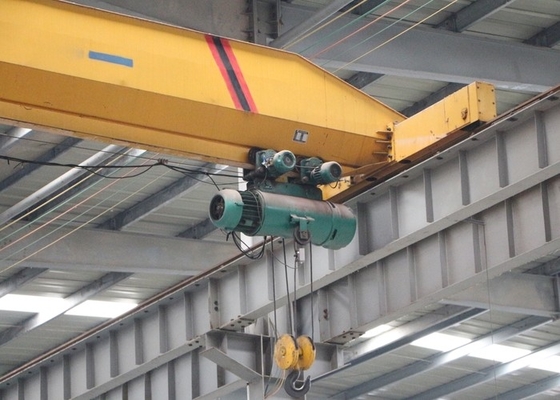 การควบคุมทางไกล เครื่องบีรดเดียว Eot Crane With Cabin Rain Cover ระบบแสงแสดงน้ําหนัก