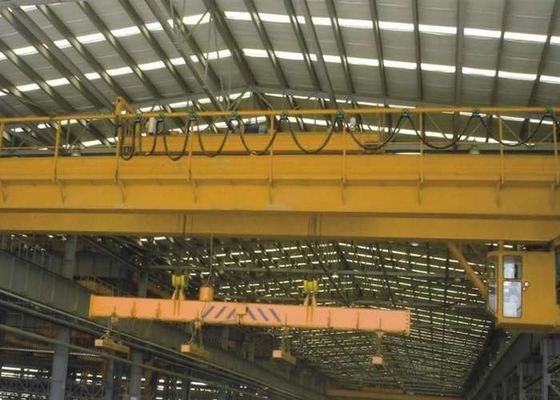 คลังสินค้า Double Girder Eot Crane สีแดง หรือสีสีตามต้องการ