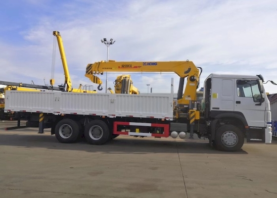รถเครนบูมติดตั้งบนรถบรรทุกประสิทธิภาพสูง 75km/H 88km/H 8 Ton Crane Truck