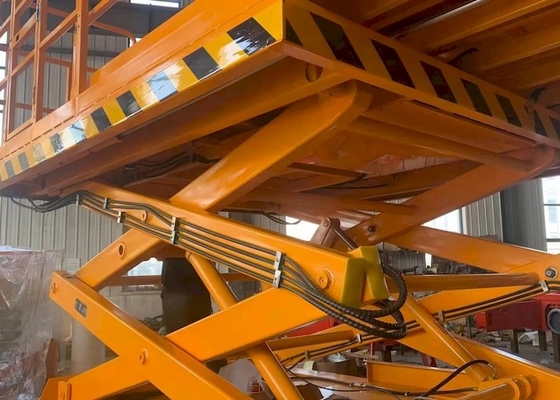 OEM 3.98mx1.83m Platform 680kg ดีเซลยกขากรรไกรสำหรับพื้นไม่เรียบ