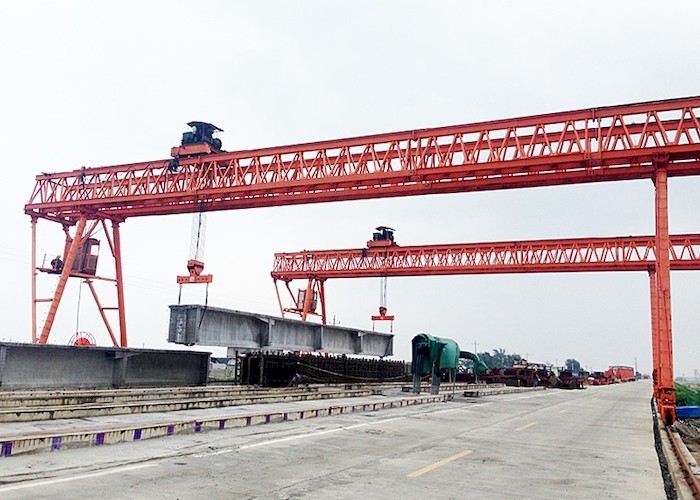 50T Truss Type เครนก่อสร้างอุปกรณ์ควบคุมระยะไกลหรือห้องโดยสาร