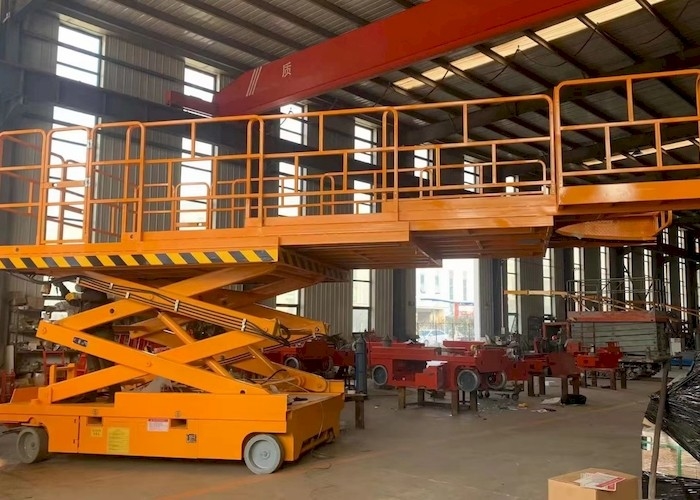 OEM 3.98mx1.83m Platform 680kg ดีเซลยกขากรรไกรสำหรับพื้นไม่เรียบ